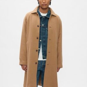 GAP Men's tan top coat LARGE. Never worn.